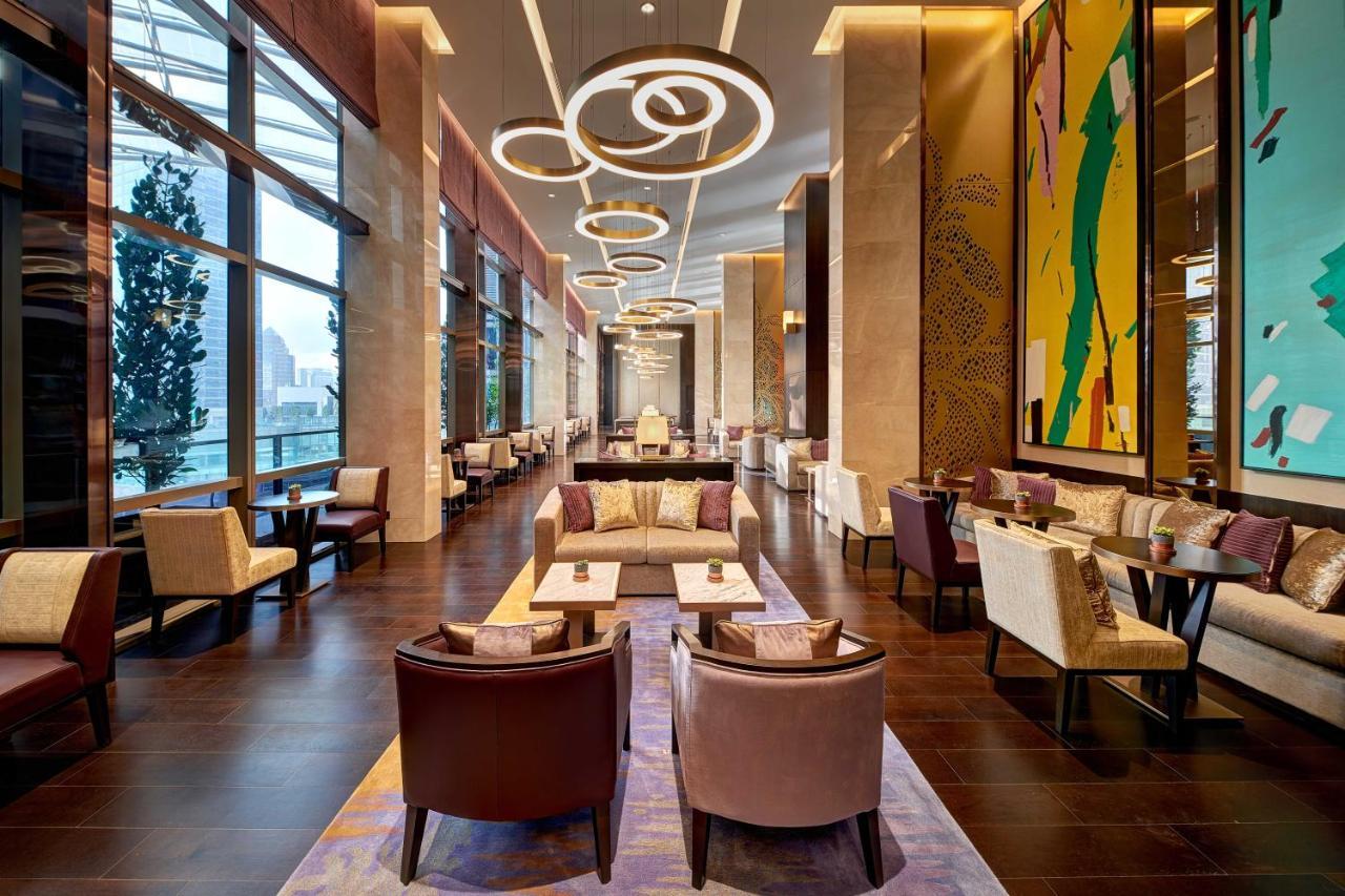 Pavilion Hotel Kuala Lumpur Managed By Banyan Tree Kültér fotó The Lounge at the airport