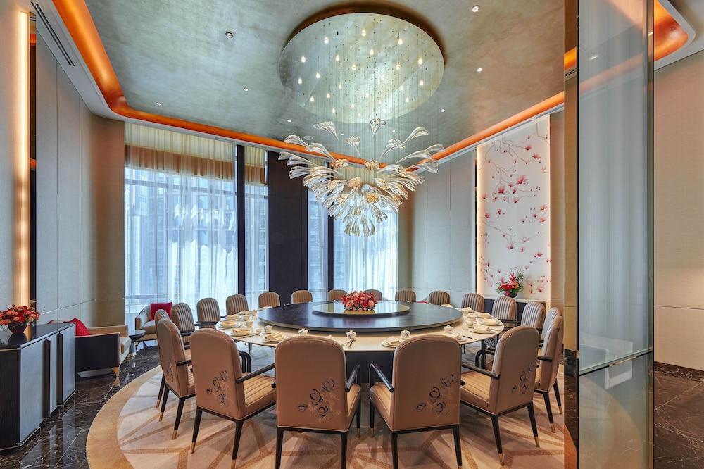 Pavilion Hotel Kuala Lumpur Managed By Banyan Tree Kültér fotó The interior of the restaurant