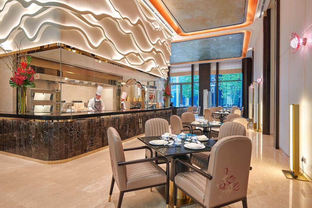 Pavilion Hotel Kuala Lumpur Managed By Banyan Tree Kültér fotó The restaurant at the hotel