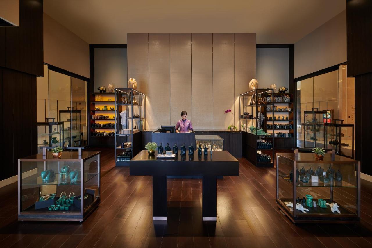 Pavilion Hotel Kuala Lumpur Managed By Banyan Tree Kültér fotó The Spa at The Westin